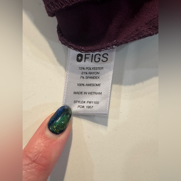 Figs women’s Deep Purple Scrub Set- XS/T Kade Cargo Pant & XXS Casma 3pocket top - Picture 11 of 13